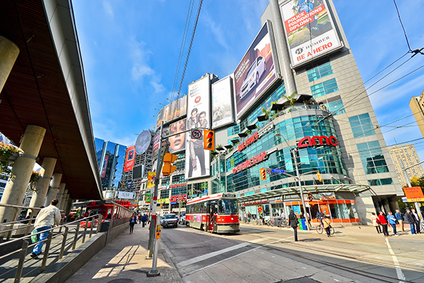 Downtown Toronto Interesting Sights Yonge Dundas Square